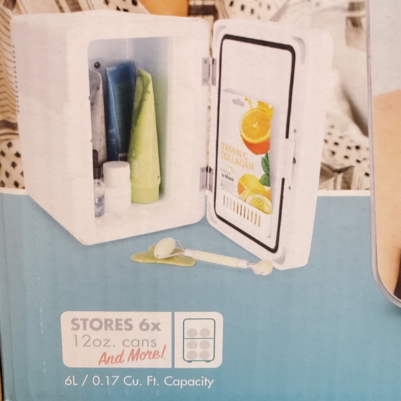 LAST ONE! LED LIGHTED MINI FRIDGE 6L - Picture 4 of 10